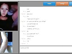 Söt dam visar tuttarna, och djupt suga hennes finger