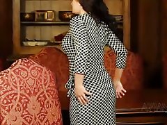 Skönhet utför sexig striptease